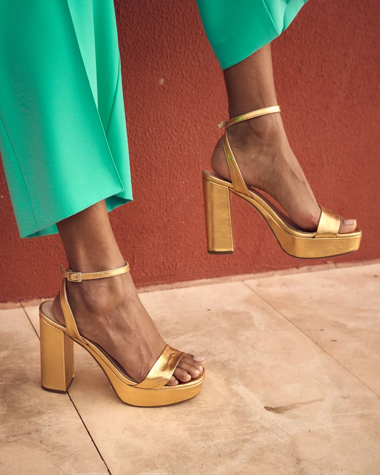 Sandalias Zahara de piel Dorada - Image 3